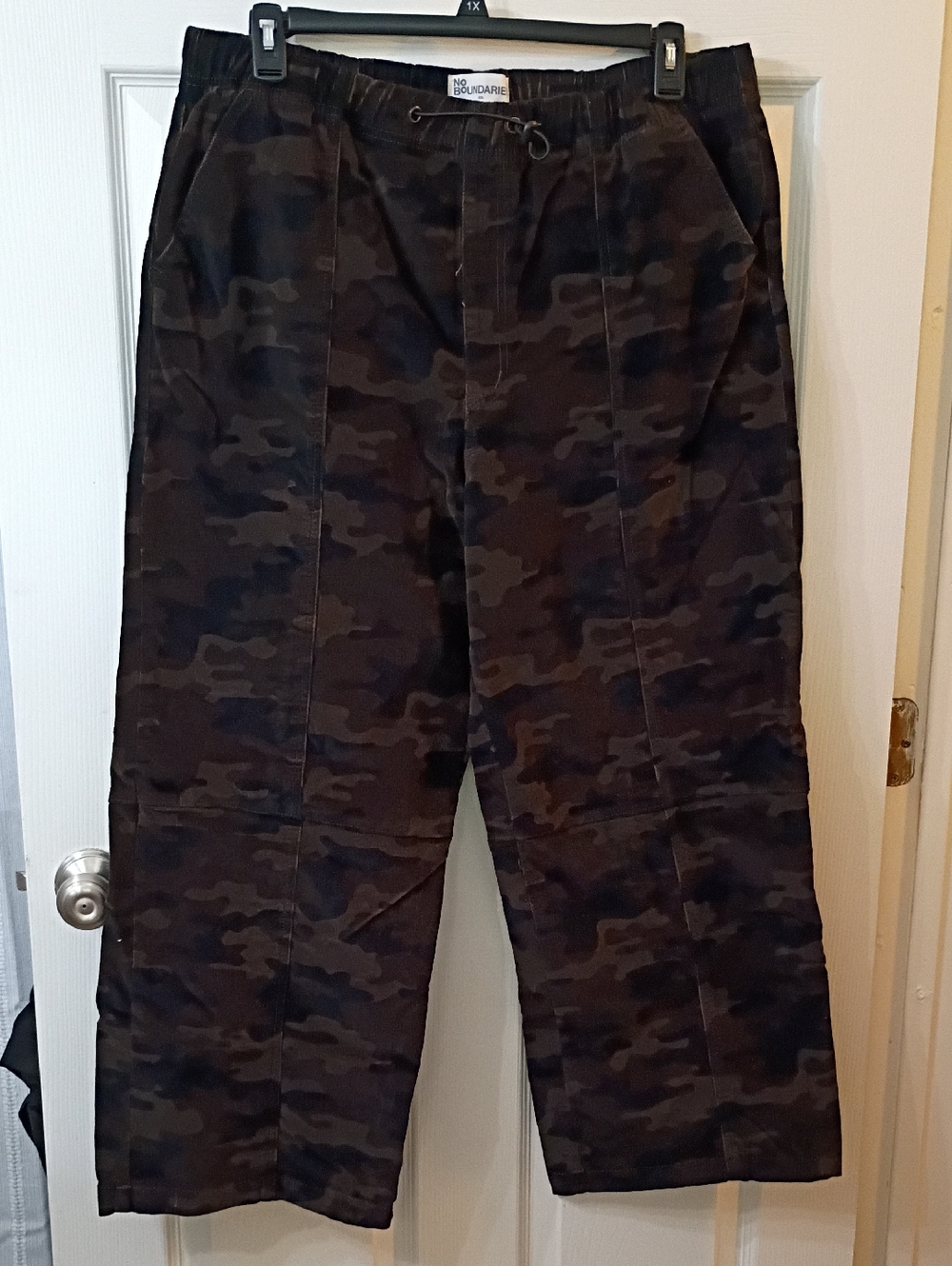 No Boundaries Men's Dark Camo Cargo Pants - Elastic Waist